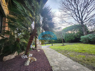 Maison - 254 m² - 10 pièces