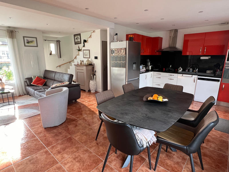 Maison - 92 m² - 6 pièces