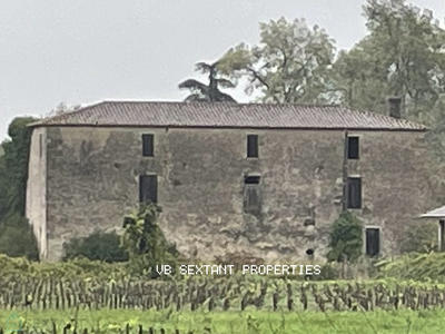 Maison - 250 m² - 1 pièce