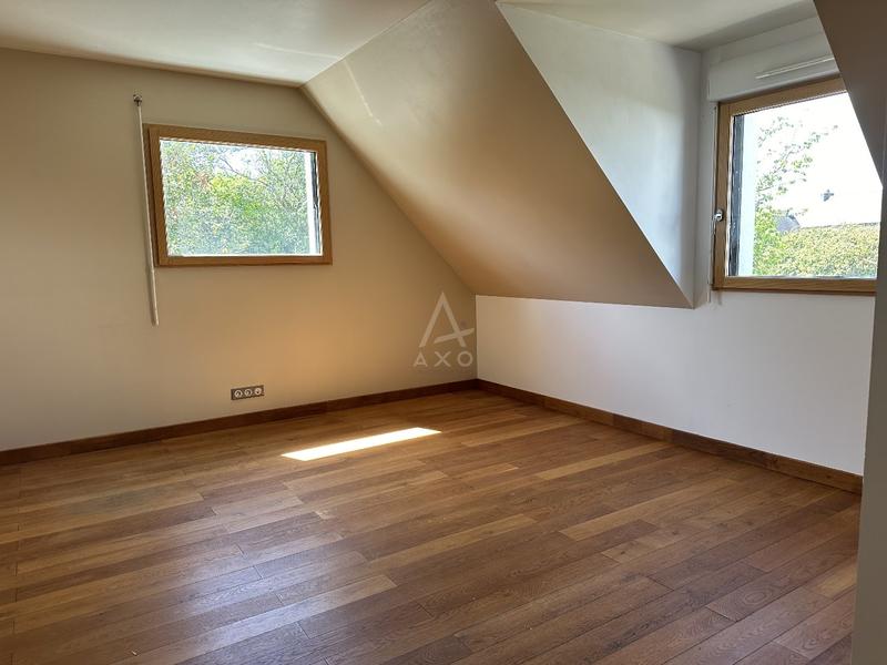 Maison - 177 m² - 10 pièces