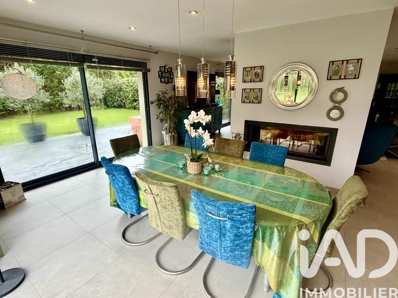 Maison - 232 m² - 7 pièces