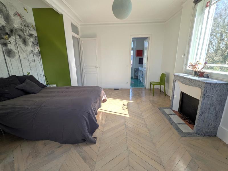 Maison - 205 m² - 9 pièces