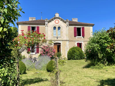 Maison de village - 193 m² - 9 pièces