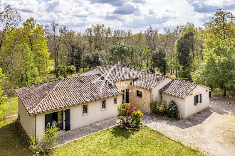 Maison traditionnelle - 180 m² - 6 pièces