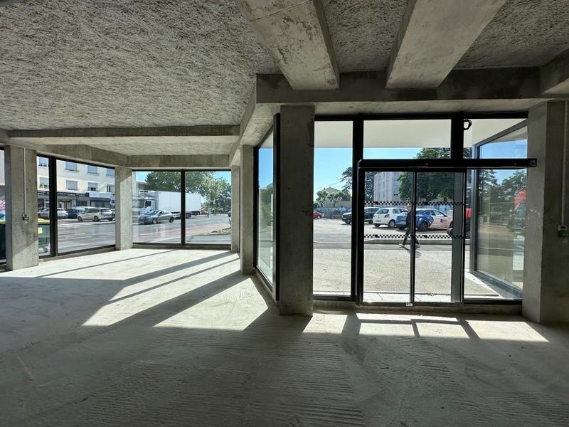Local commercial - 197 m² - 1 pièce