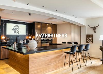 Propriété - 700 m² - 8 pièces