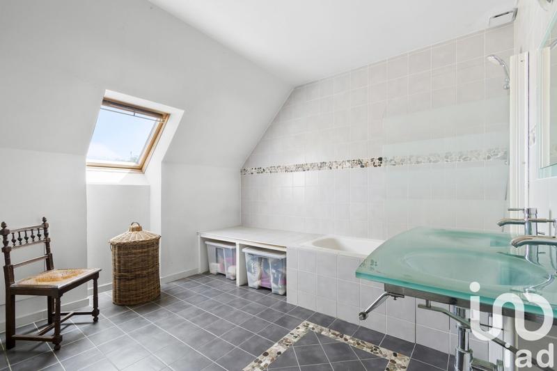 Maison - 198 m² - 7 pièces