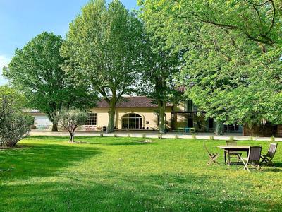 Maison - 311 m² - 9 pièces