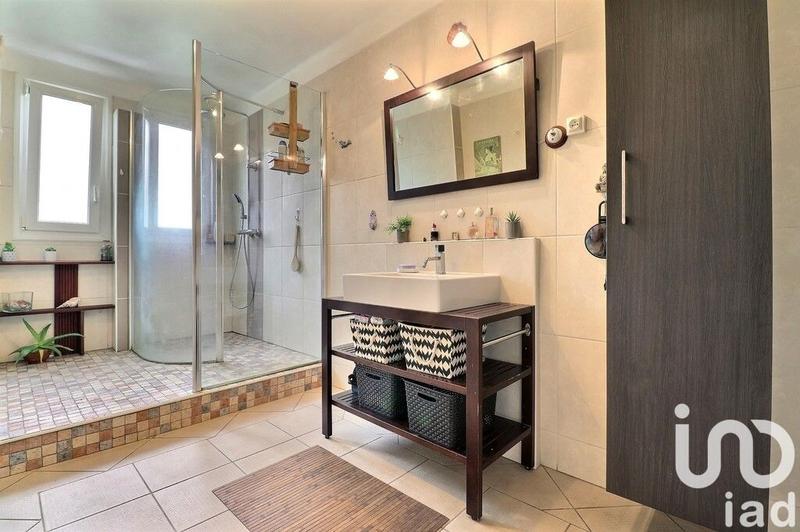 Maison - 180 m² - 8 pièces