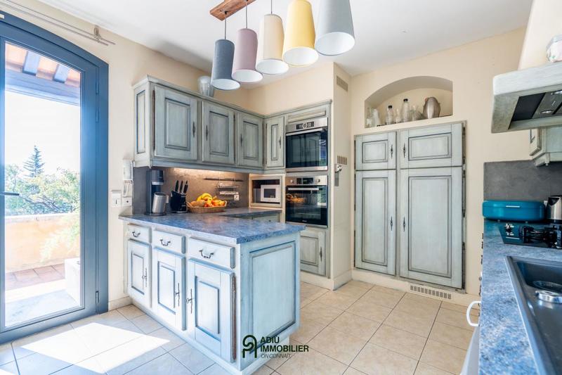 Propriété - 335 m² - 10 pièces