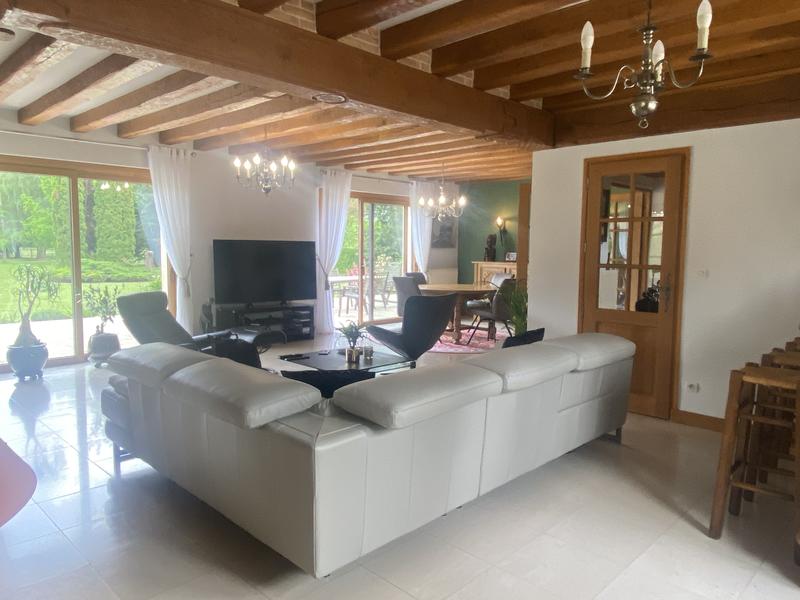 Propriété - 248 m² - 6 pièces