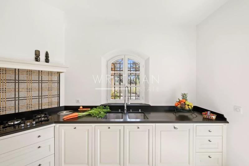 Villa - 260 m² - 10 pièces