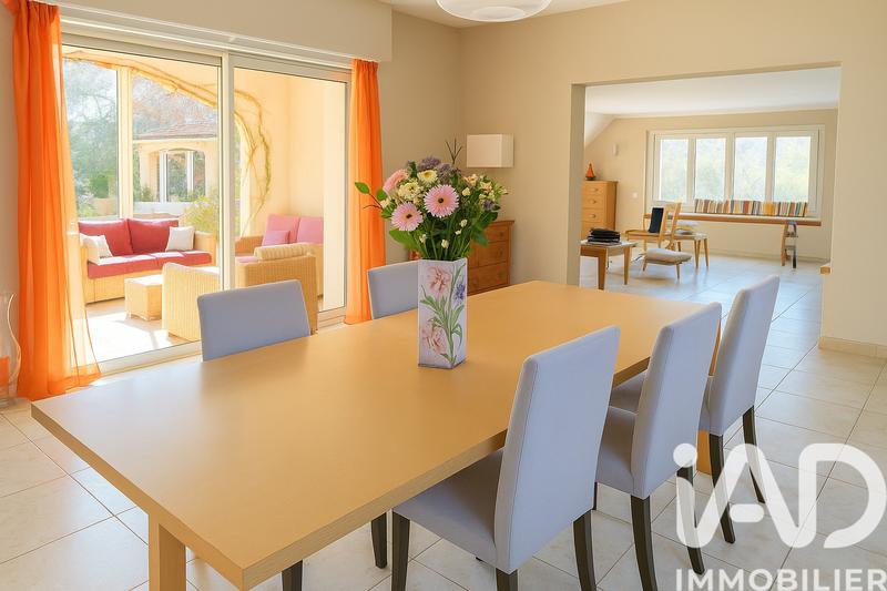 Maison - 282 m² - 10 pièces