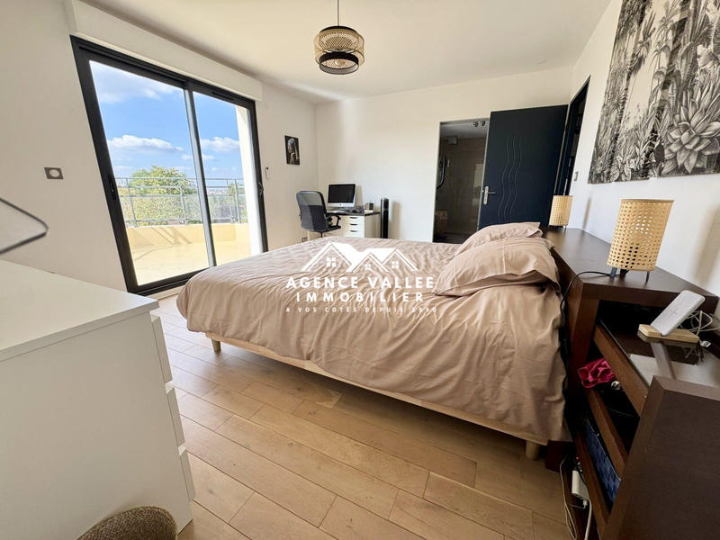 Maison - 280 m² - 8 pièces