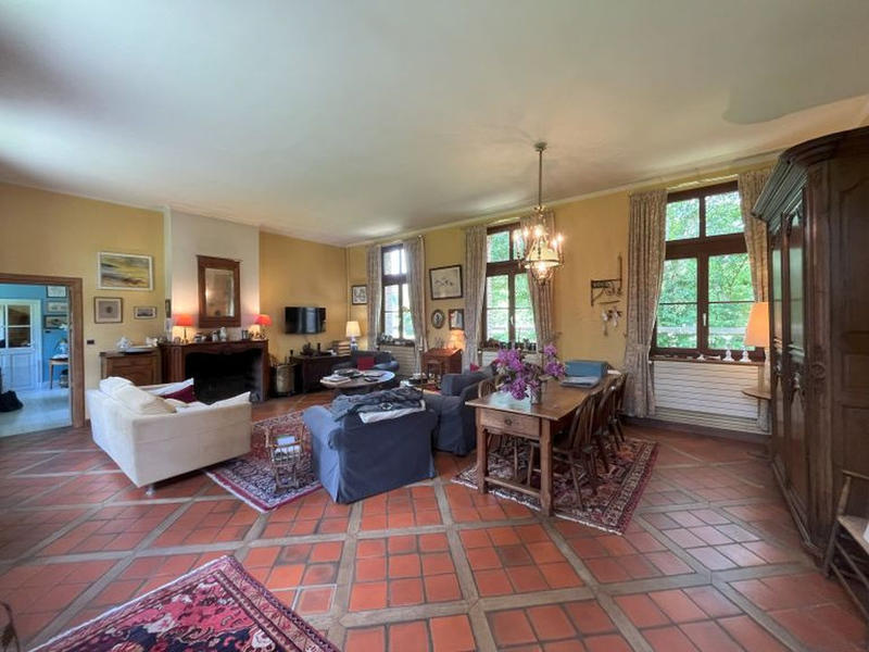 Maison - 284 m² - 9 pièces