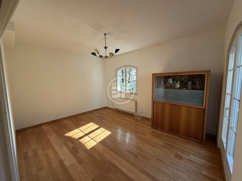 Maison - 211 m² - 8 pièces