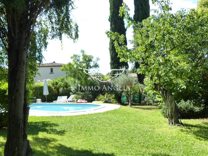 Maison traditionnelle - 212 m² - 8 pièces