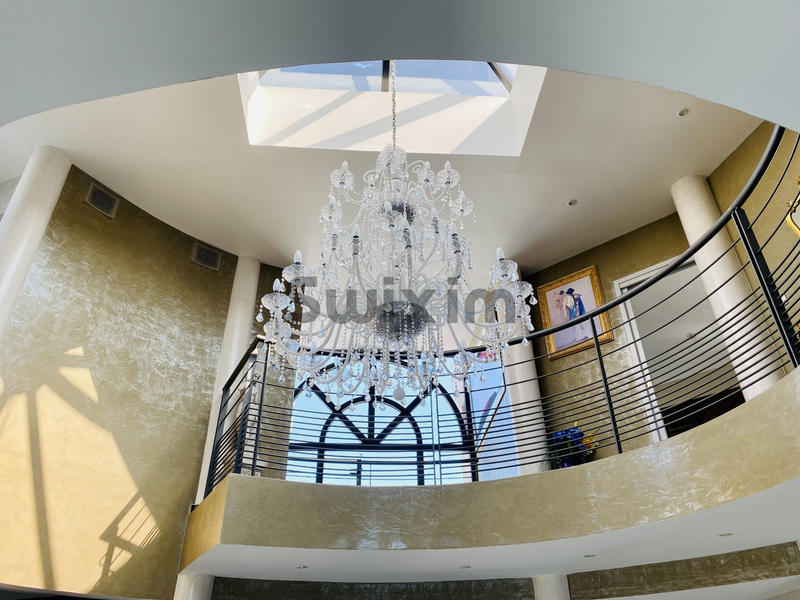 Villa - 377 m² - 8 pièces