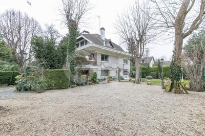 Propriété - 212 m² - 7 pièces