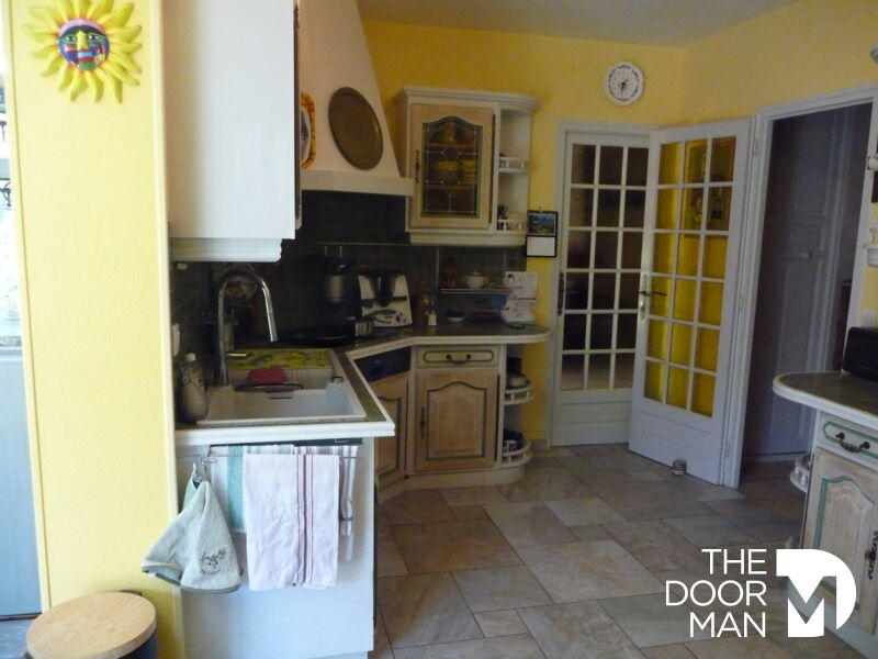 Demeure - 201 m² - 6 pièces