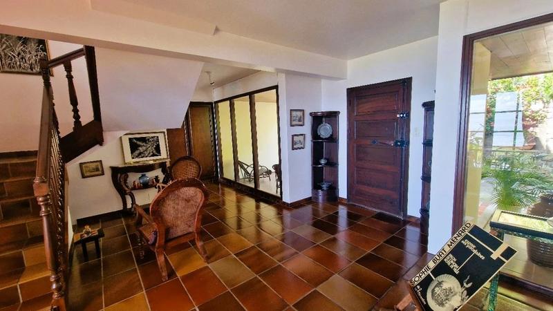 Villa - 350 m² - 8 pièces