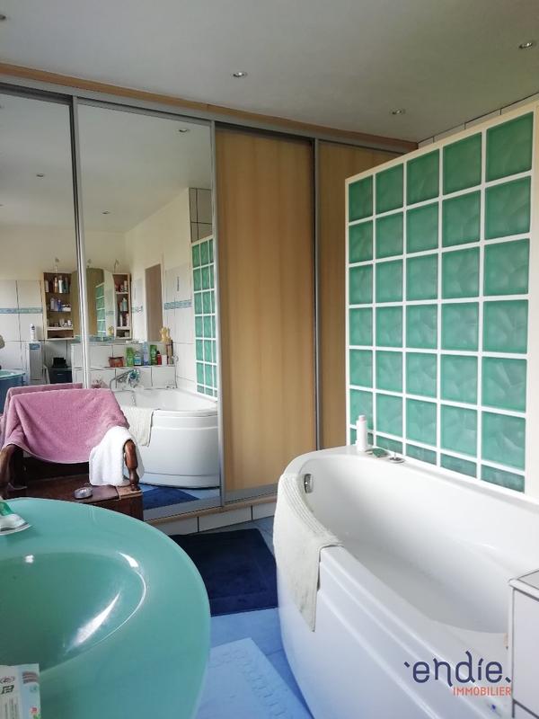 Maison - 212 m² - 7 pièces