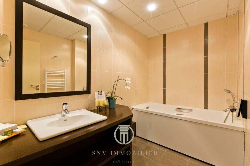 Propriété - 1 457 m² - 34 pièces