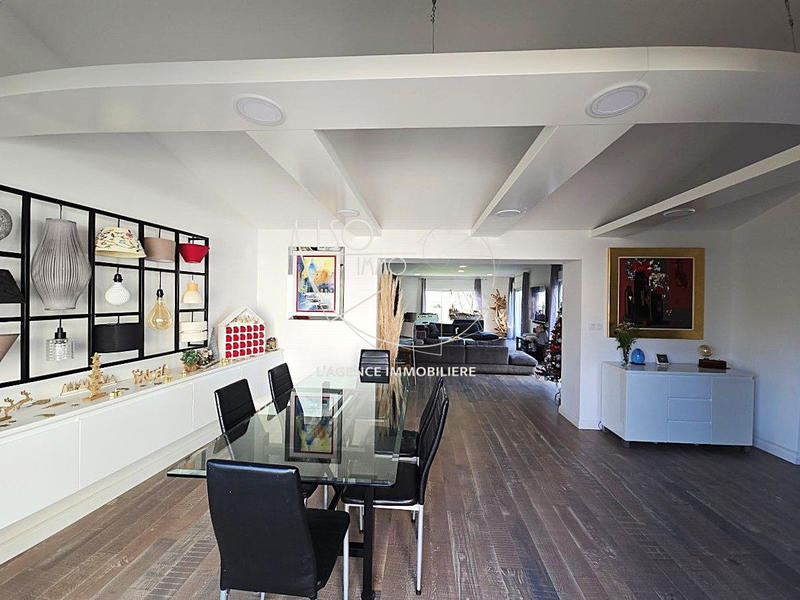 Maison - 244 m² - 7 pièces