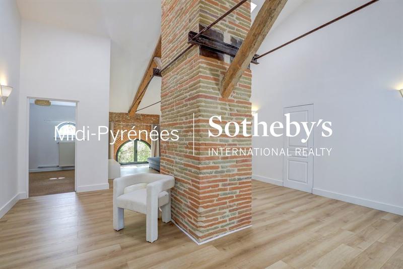 Maison - 560 m² - 12 pièces