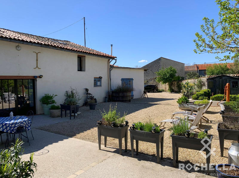 Maison - 362 m² - 8 pièces