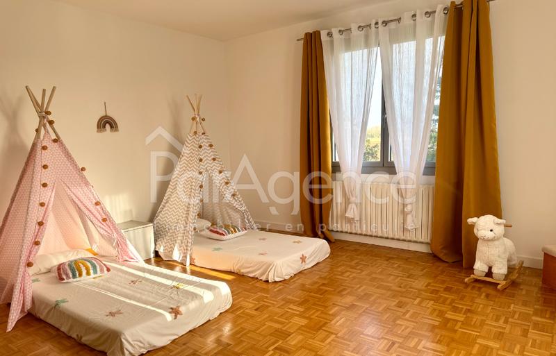 Maison - 290 m² - 9 pièces