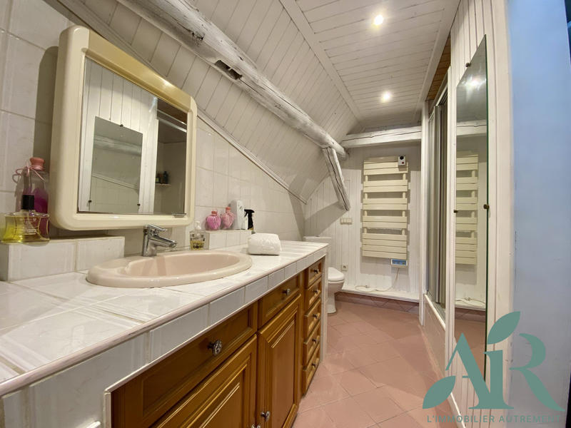 Maison traditionnelle - 192 m² - 7 pièces