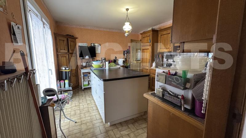 Maison - 213 m² - 8 pièces