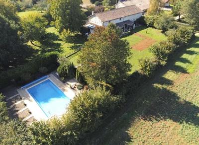 Maison - 305 m² - 10 pièces