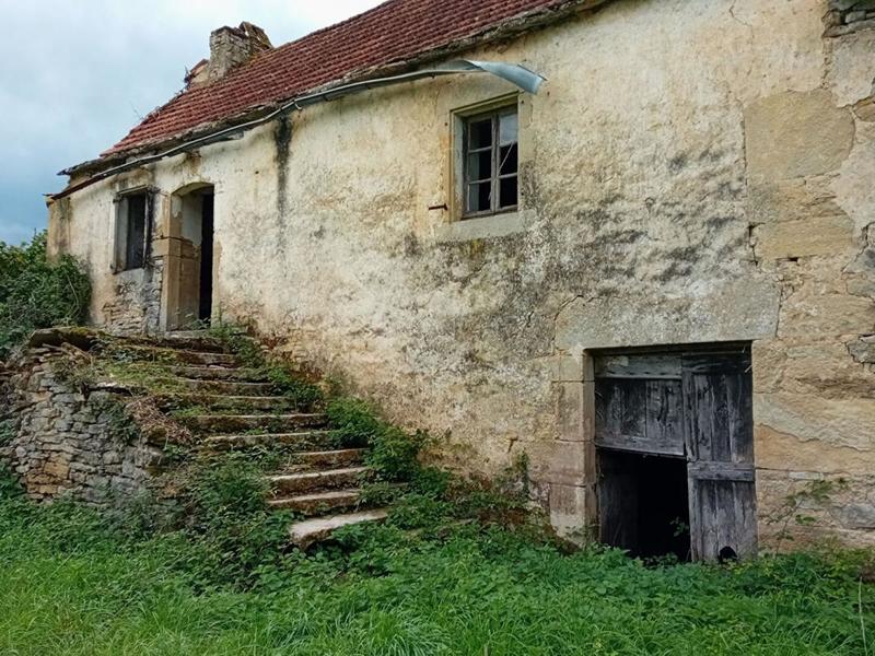 Maison - 740 m² - 3 pièces