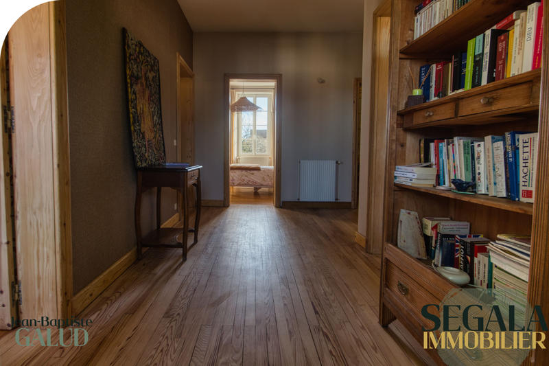 Maison - 210 m² - 6 pièces