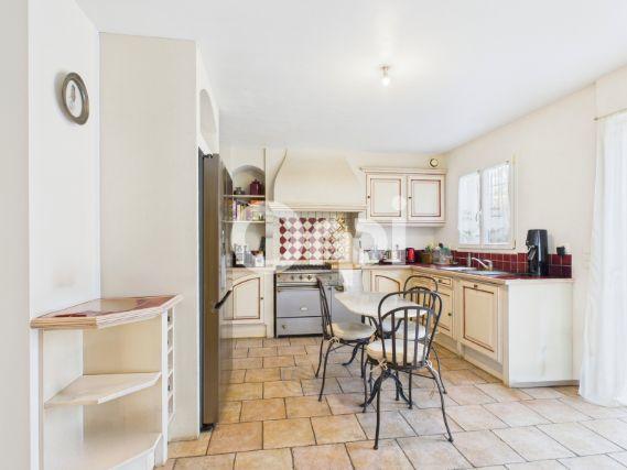 Maison - 220 m² - 7 pièces