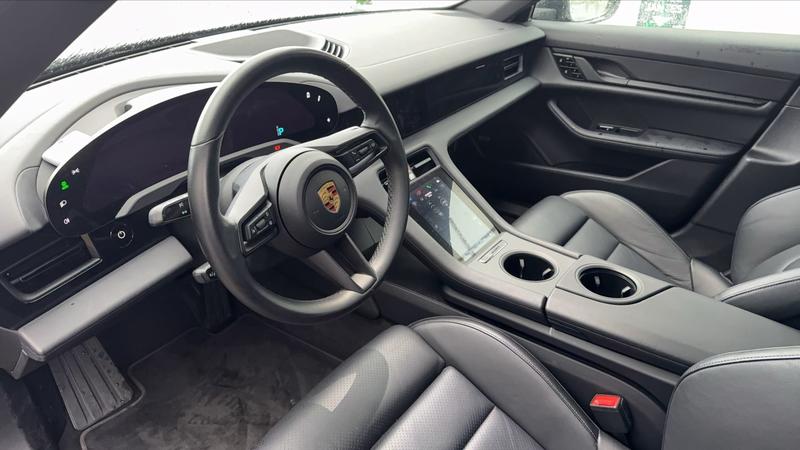 Porsche taycan 476 93 Kwh Performance