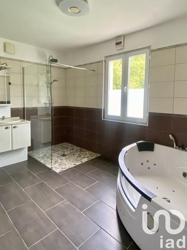 Maison - 250 m² - 11 pièces