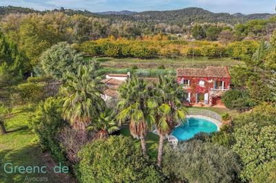 Villa - 215 m² - 10 pièces