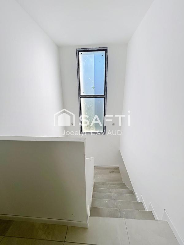 Maison - 210 m² - 16 pièces