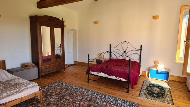 Maison - 215 m² - 6 pièces