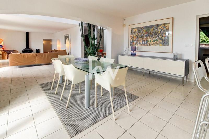 Maison - 230 m² - 8 pièces