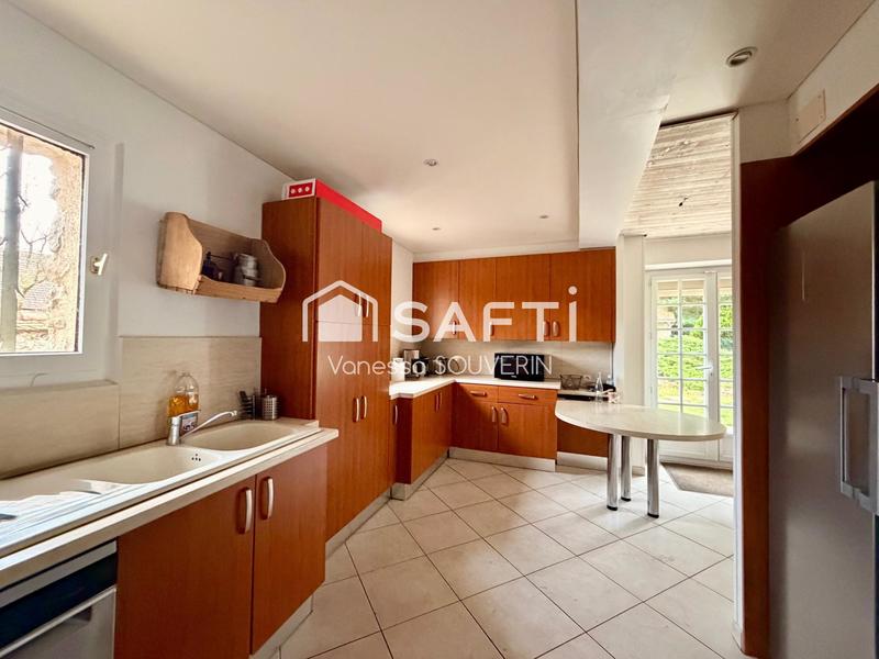 Maison - 220 m² - 7 pièces