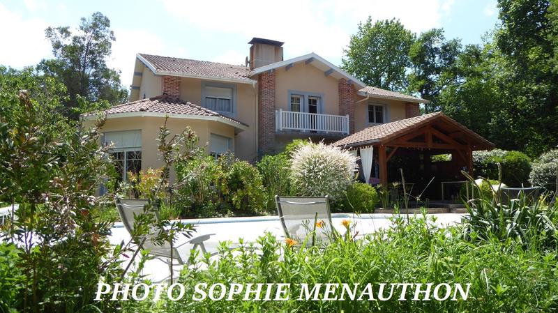 Maison - 350 m² - 8 pièces