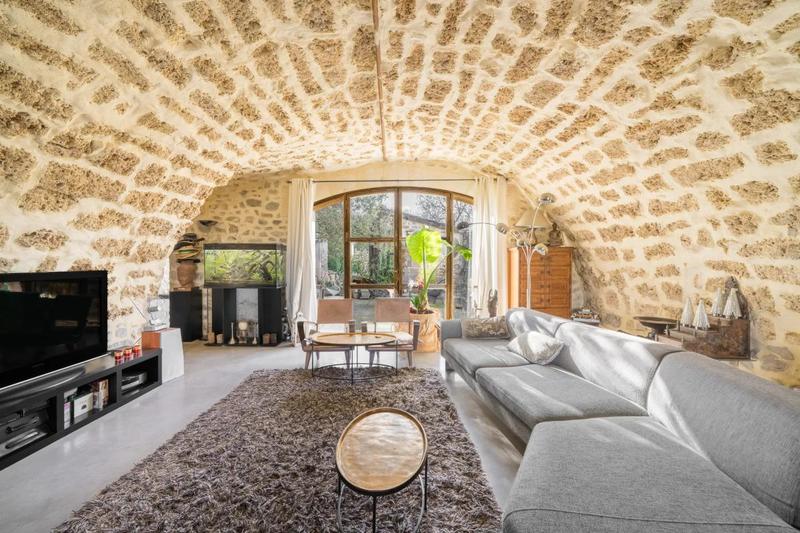 Mas - 300 m² - 10 pièces