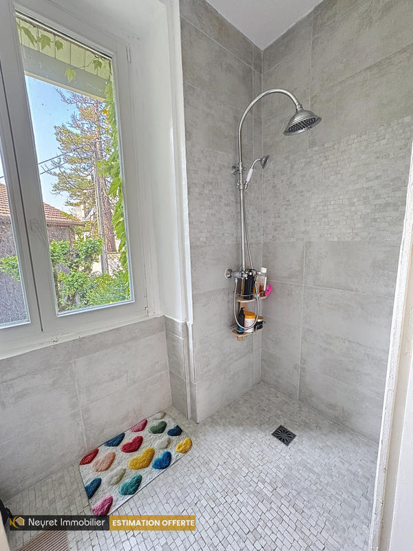 Maison - 300 m² - 10 pièces