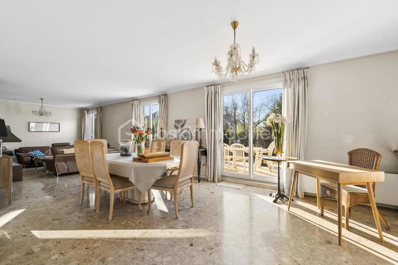 Maison - 189 m² - 8 pièces