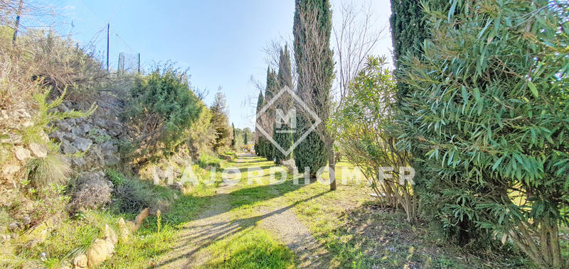 Maison - 330 m² - 8 pièces