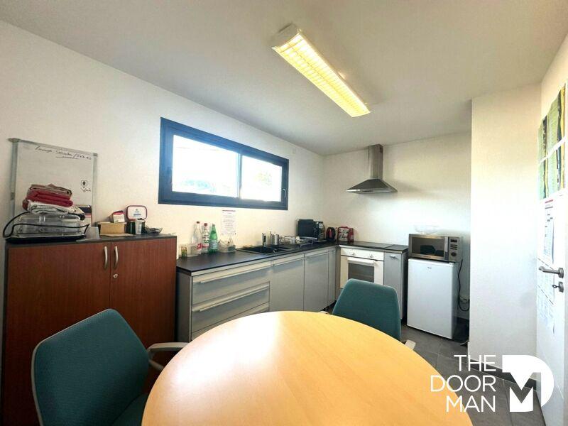 Bureau - 218 m² - 7 pièces